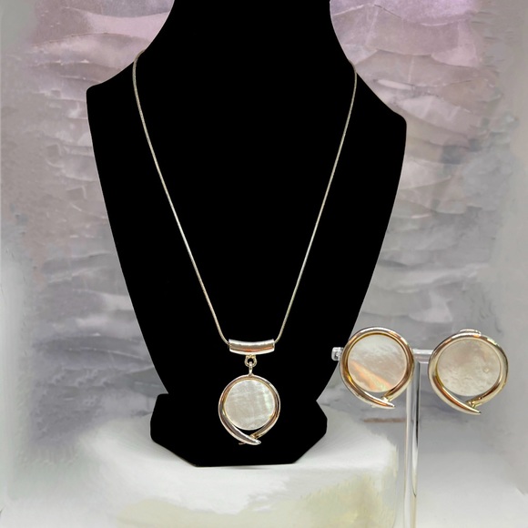 Made in USA Jewelry - Vintage Mother of Pearl Silver-tone Roman Coin Pendant & Matching Earrings ~ USA